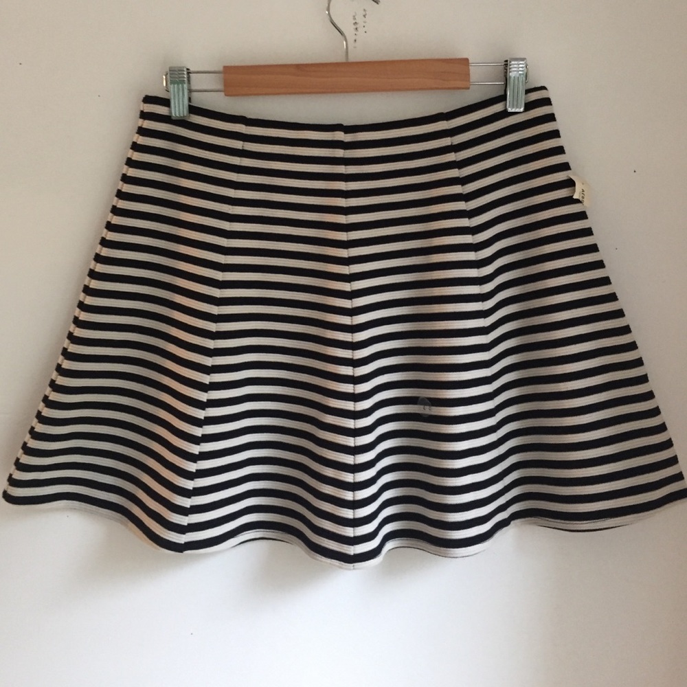 🦋 NWT Aeropostale Skirt Stripe white black 🖤